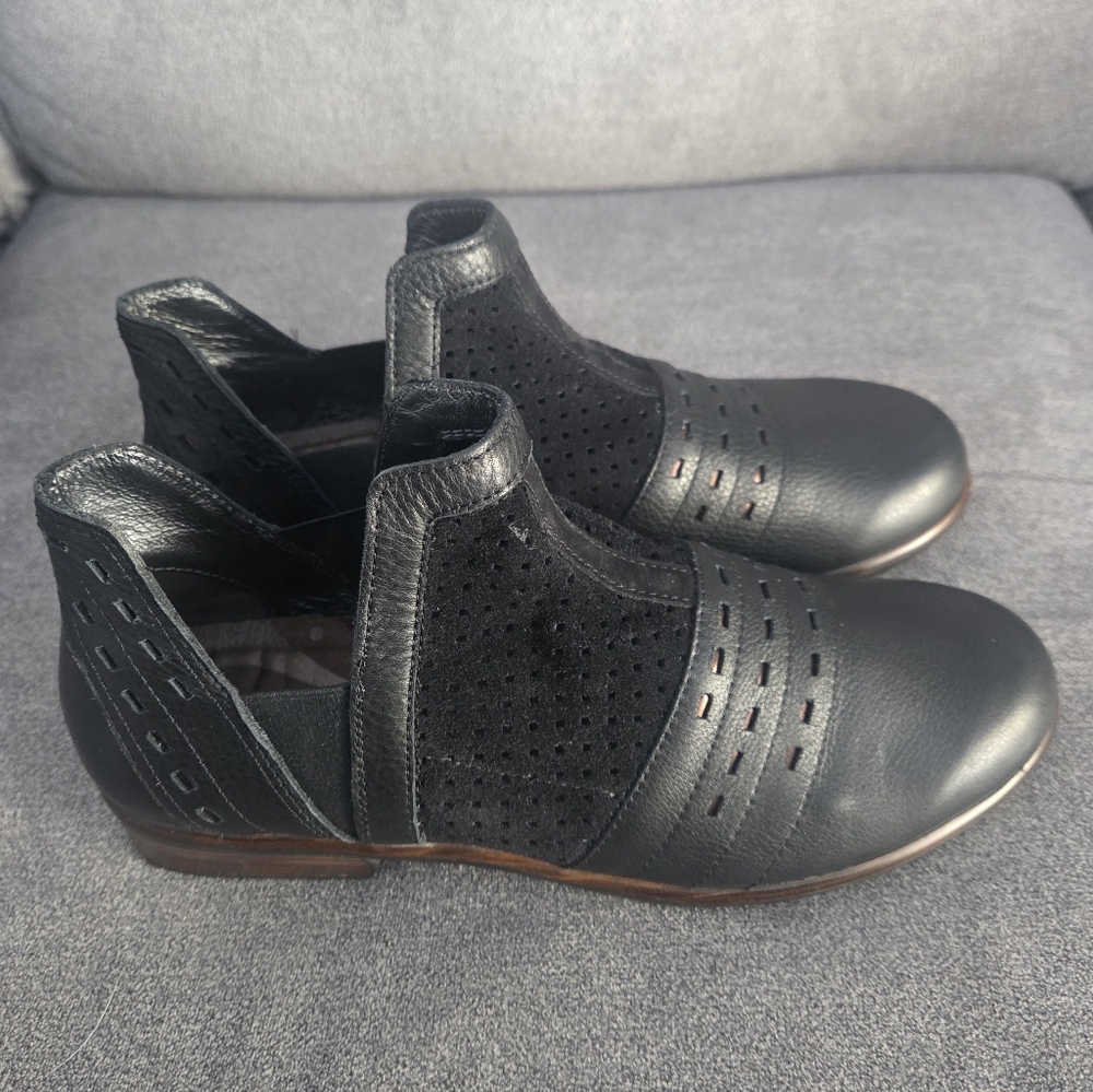 NAOT Rivotra Black Leather Ankle Boots Size 39 (8.5) - Picture 3 of 7